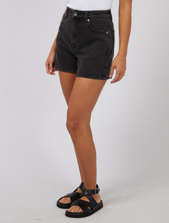 Silent Theory Kyia Short Comfort