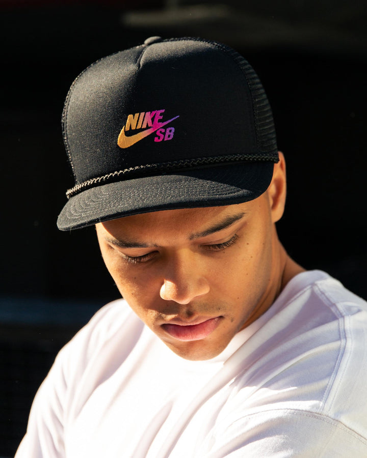Nike Adult Unisex Trucker