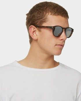 Oakley Latch